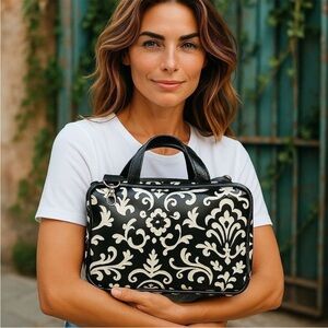 Thirty One Nior floral Black and White Travel/makeuo cosmetic Organizer